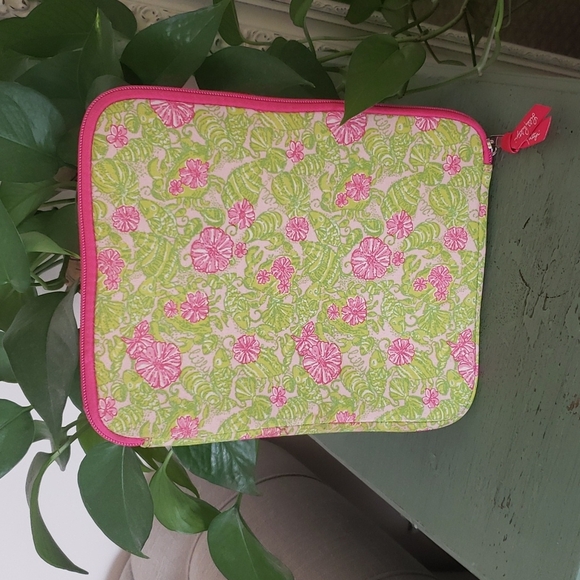 Lilly Pulitzer Fish Floral Soft Ipad Tablet Zip Case - Picture 1 of 8